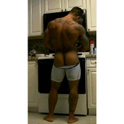 txdominican:  Cooking. Dancing. Having your ass out. Love it!