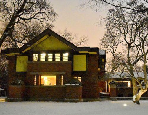 Dusky glow. #franklloydwright #architecture #architecturephotography #peterbeachyhouse #oakparkil #p