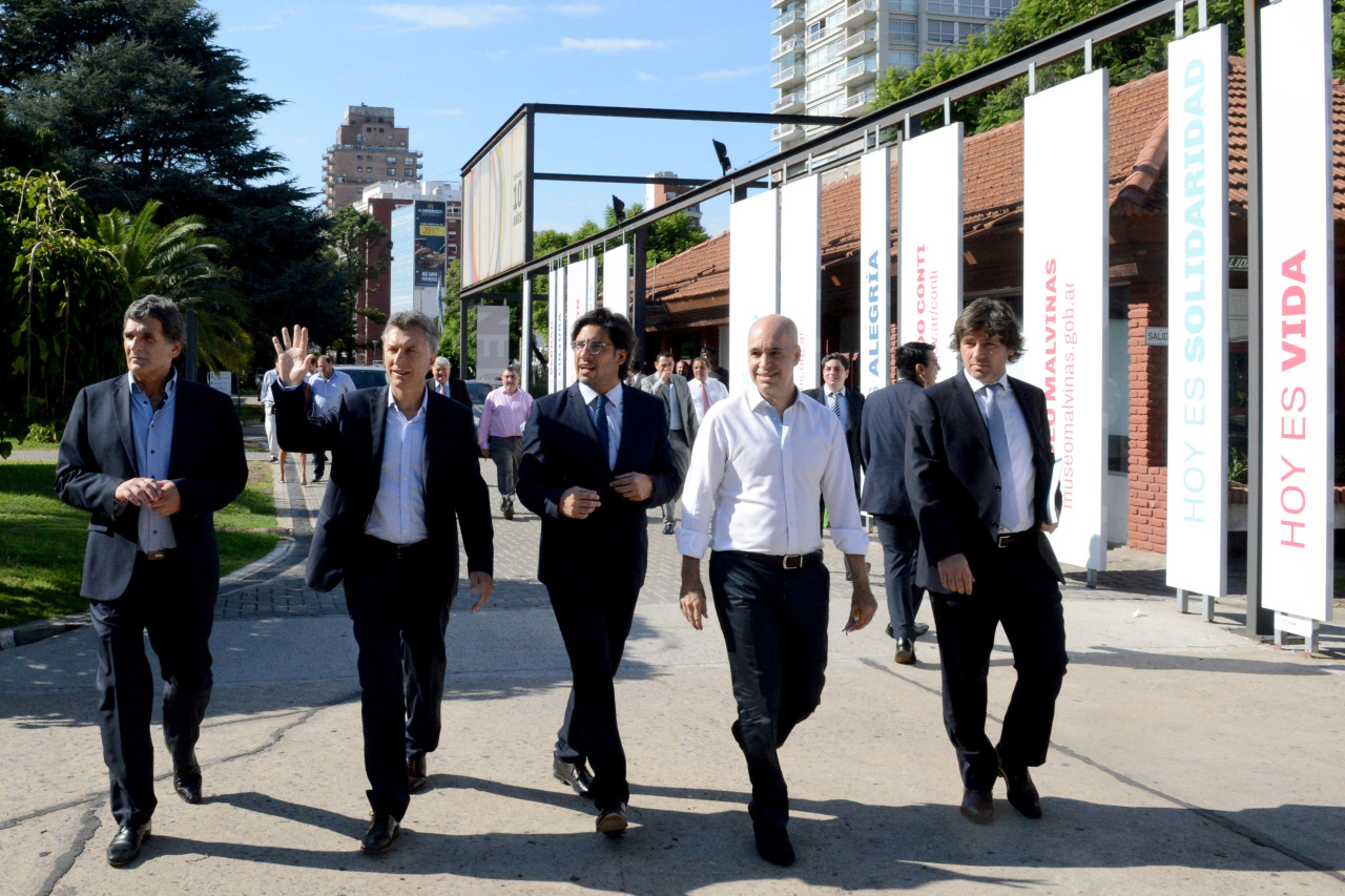 CAPUCHITA: Este lugar fue utilizado por los miembros del Servicio de Inteligencia Naval para torturar y mantener a sus secuestrados separados de los de la ESMA.
El presidente Mauricio Macri visitó esta mañana el predio donde funcionó el centro...