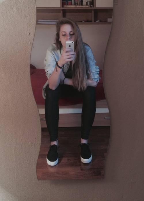 lesb0s:  she asked me if i do this everyday, i said often 👅