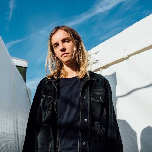 readdork: The Japanese House, backstage at Reading Festival: @bufola