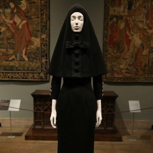 thefashioncomplex:Fashion on display at the Heavenly Bodies: Fashion &amp; the Catholic Imaginat