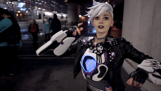 arorea:  Cheers, love! The cavalry’s here!  ( Amazing video of my Ultraviolet Tracer cosp