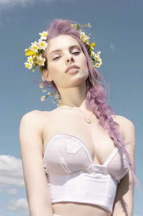caged-serenity:  such-a-saint-but-such-a-whore:  † Soft grunge †  ♥ 