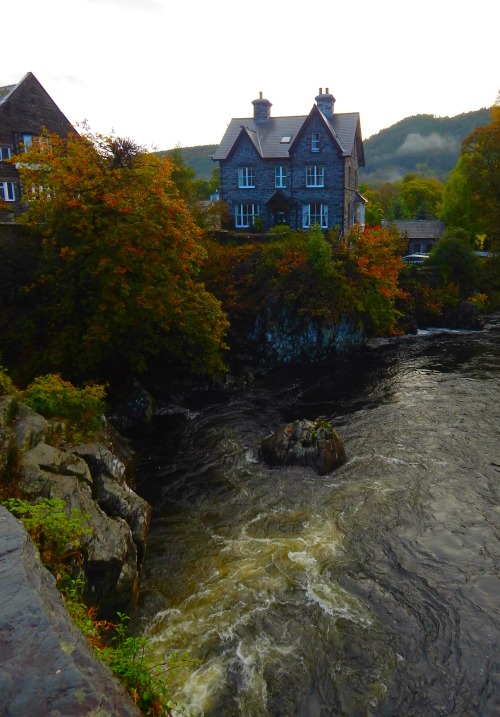 fuckitandmovetobritain: North Wales - Caernarfon, Llanrwst, Llanberis Pass, Conwy, Pistyll Rhaeadr, 