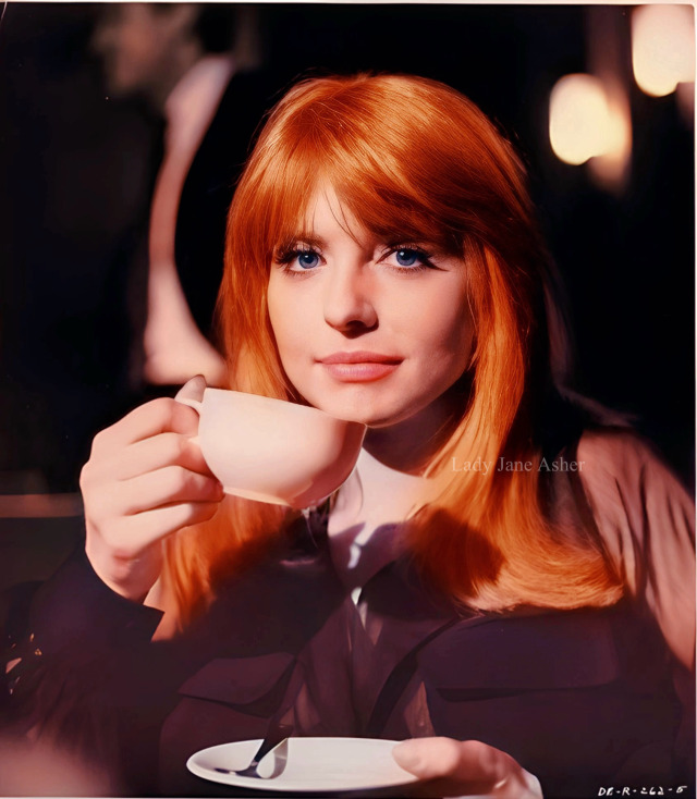 Jane Asher posing behind the scenes of the filming of Deep End, 1969. ✨🌸
First picture is my enhancement , edition, 