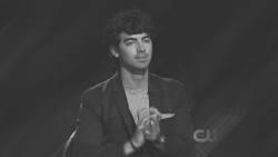 naatymichelle:  shit. I forgot how to clap. 