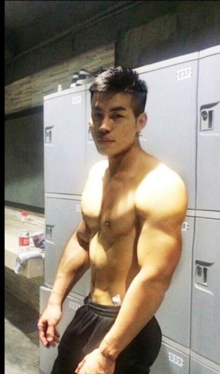 sgboyssss: Sg armed slut force! Anyone fun with him before? @sgsexyboys @sgboi @sghotwinks @sgrealit