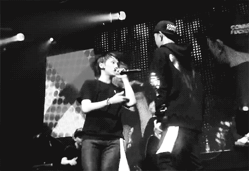 d-ahyuns-blog:  pls get a room 