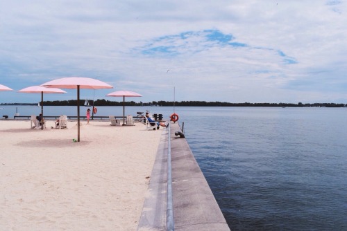 real-ffriends:I went to a beach called sugar beach and the umbrellas were pink and the sand looked l