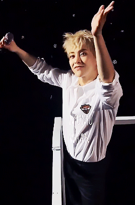 Minseok Waving At The Fans - Elyxion In Bangkok (180316)