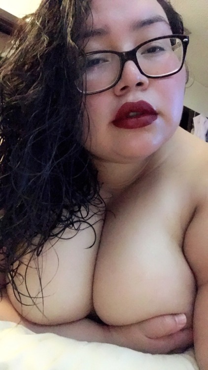 c-u-r-s-e-d&ndash;curves1987: Not much on this evening but this sexy af lipstick