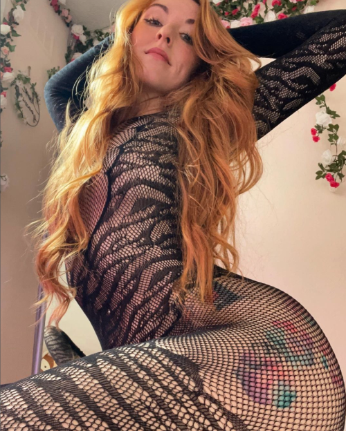 awesomeredhds02:redheadwithabedheadMiaow 🐈‍⬛ #redheadsdoitbetter #Redheadgirl #Redheadsofinstagram #Naturalredhead #Iamredhead  #redhair  #Redhaircolor  #Redhairdontcare  #Weloveredhair  #Ginger  #Gingers  #Gingerhair  #Gingergirl 