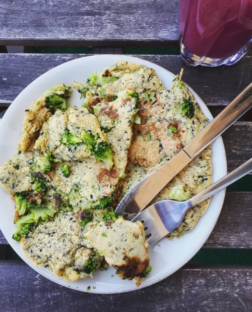 A blueberry orange ginger lime juice and a vegan broccoli “omelette” made out of chickpe