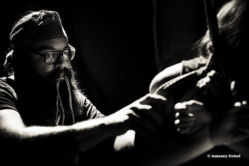 amaury-grisel-shibari:  Alex Bakushi & Nawa Kitsune during my photograph workshop at “la place des cordes”  Photo Amaury Grisel 