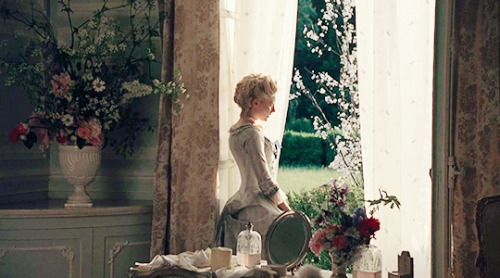 vivelareine: Marie Antoinette (2006)