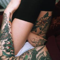 lasciamoirimpiantiaideboli:  vanimamela:  ☺️☺️☺️   *ORGASM TATTOO BLOG*