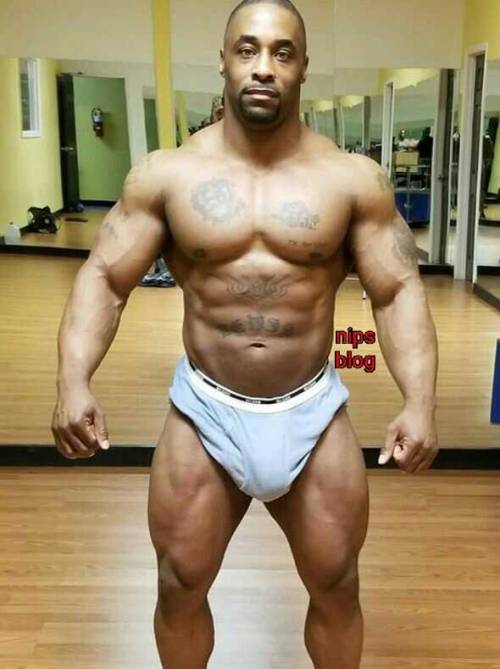urlipsmynips: I would stay barefoot and pregnant for this man if I could He has it all! And then som