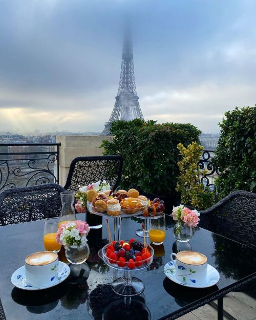 tkkatherineblog:    Shangri-La Hotel, ParisInst @travelicious_mona  