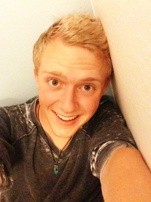 waterbendinq:  and because I havent posted a selfie in 2 months-ish you guys get 2 tonight 
