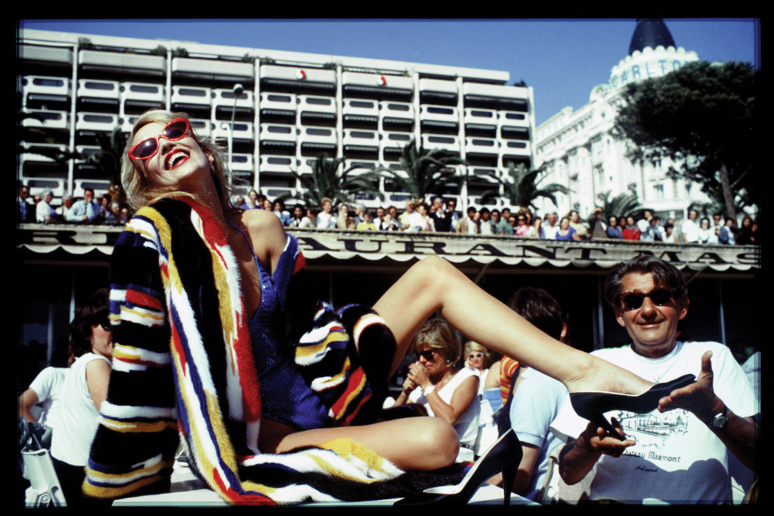 © David Bailey, Jerry Hall and Helmut Newton, Cannes, 1983.