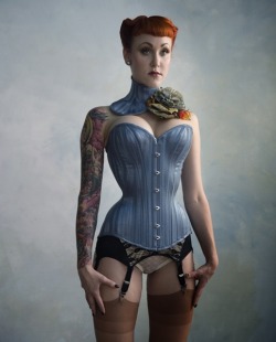 tattooedwomenarebeautiful:  Modèle: Chesty