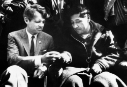 modbeatnik:  Cesar Chavez ends his hunger strike after 23 days, 1968