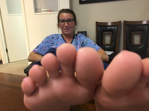 Porn photo katefeettn86:  My office feet RD 2! @katefeettn86