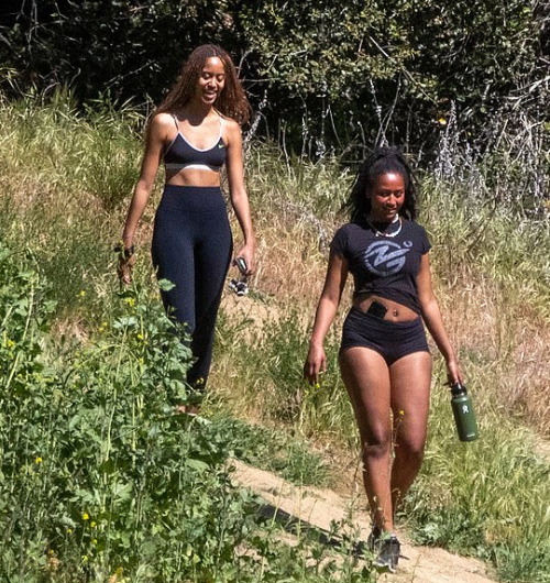 accras:Sasha, 20, and Malia, 23, out on a hike in Los Angeles on 3/16/22.