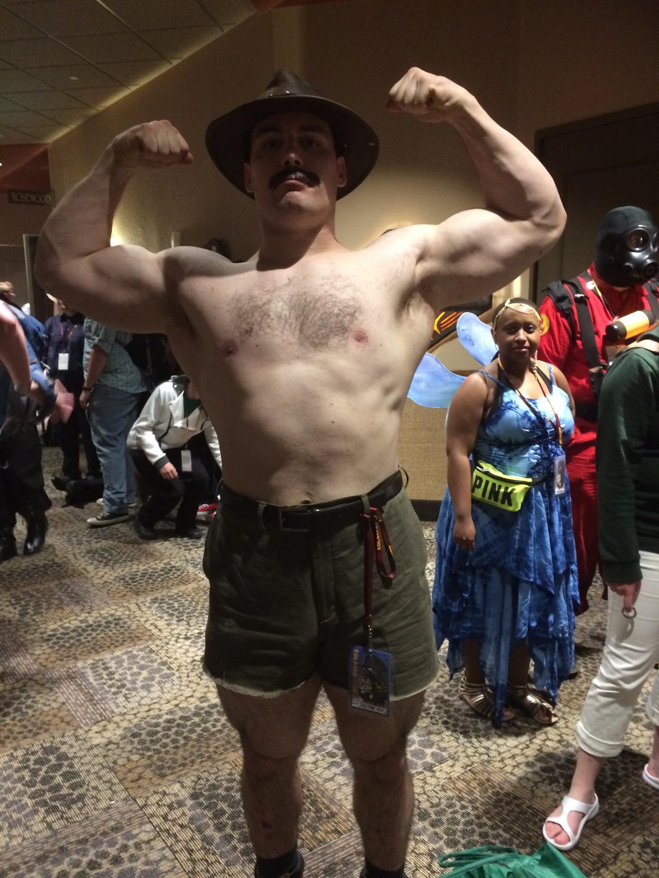 supersugoiautism:  ask-irl-red-femsniper:  ((I saw a bunch of TF2 cosplayers at Colossalcon,