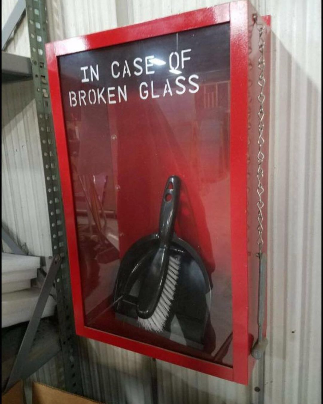 IN CASE OF
BROKEN GLASS