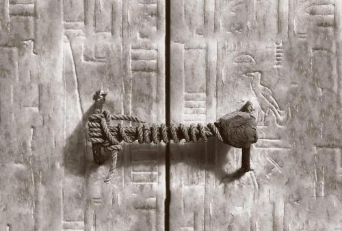 vakkomondor: The rope seal of Tutankhamun’s tomb, unbroken for 3,245 years (1922) [1280 x 864]