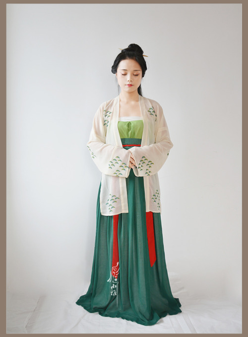 fouryearsofshades: 小 雅 Traditional Chinese Hanfu.