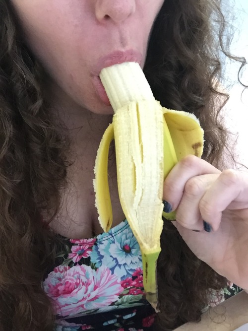 msjigglypuffs: Sitting at the front desk at work today and having fun with a banana! I can’t imagine