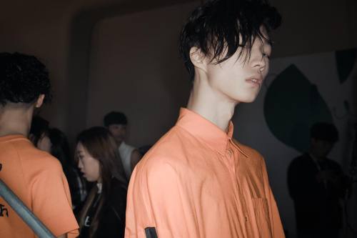 Park Yuri for D.GNAK S/S 2017 at Seoul Fashion Week (cr: can_didphoto via park_yury &amp; Vogue Kore