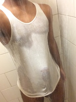 cutelysavage:  Wet T-shirt Contest?😏💦