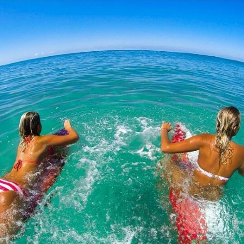 http://surfandbefree.tumblr.comEllie & Holly