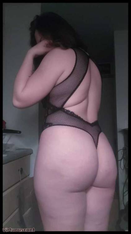 virtuouscunt:Late nights are for lingering in lingerie 🌟
