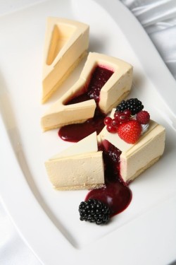 delicious-food-porn:  thecakebar:  Look at these mousse like cheesecakes(?) with stuffed centers! :O The first one looks like a berries cheesecake, then Tiramisu cheesecake, strawberry shortcake, and I’m not sure about the last! (click the link for