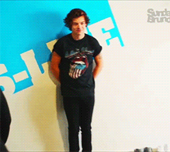 niallyonce-blog:  Harry making their stylists job difficult + 