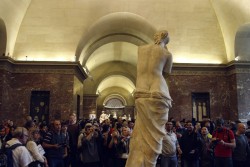 Paparazzi.  Museé De Louvre, Paris, France.