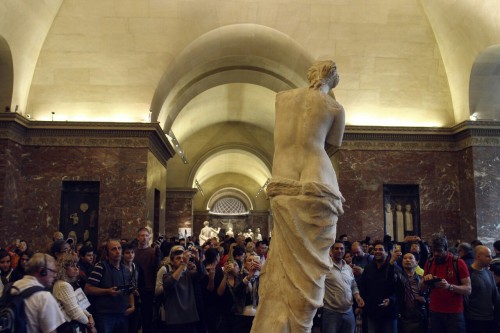 Paparazzi.  Museé de Louvre, Paris, France.