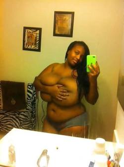 blackhugetiteslover:  lovethemblacktitties:  master4blackbbws2:  My kinda girl  Damn…that’s alot of titties  Beautiful Lady