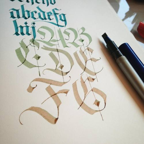 Recuperando los días sin practicar.— #calligraphy #typography #calligraffiti #calligritype #typogr