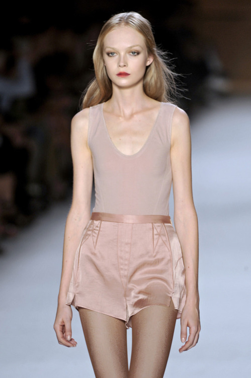 m-eadows:  familiarsadache:    Siri Tollerød at Nina Ricci Spring 2009  Siri is everything 
