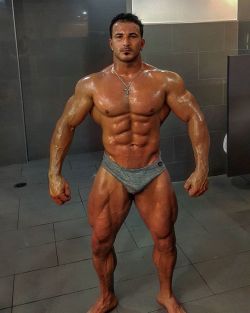 drwannabebigger:  Leo Malaquias