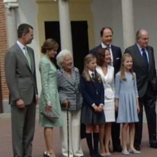 Corbata a juego con el vestido de su mujer, vaya horterada, querer ser elegante &hellip; #suitsa