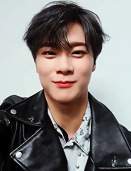 buffbin:  2/∞ gifs of moonbin ❤️  