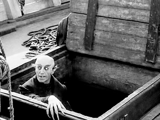 dessinnoir:  Nosferatu (1922)   Looky Loo, a Late Night Lurker&hellip;