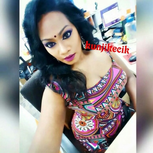 vandigirls123: kunjikecik: Milf Indian (office) Kogi Aunty 40+ Fucking hot Number got